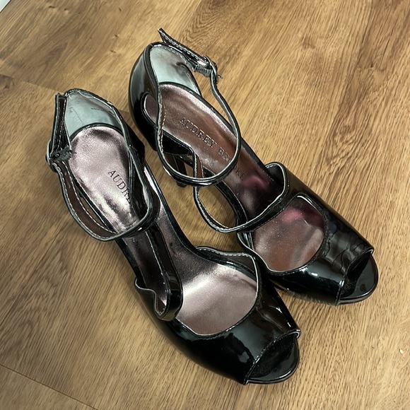 Audrey and Brooke Black Heels - Picture 4 of 4